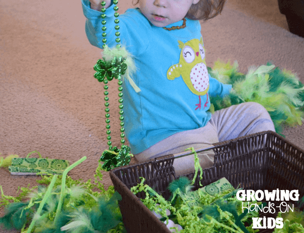 A fun St. Patrick's Day sensory bin for toddlers and preschoolers.