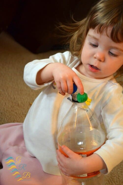 Pincer Grasp Fine Motor Activities for Toddlers 4