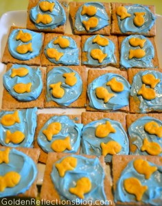Cream Cheese Graham Cracker Snack - Fish themed birthday party | www.GoldenReflectionsBlog.com