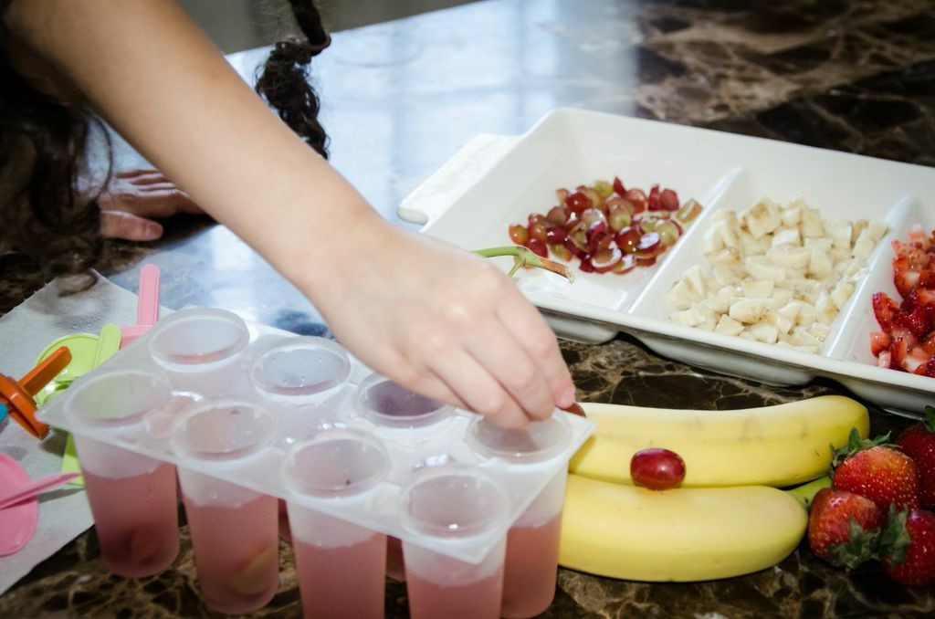 making fruit pops