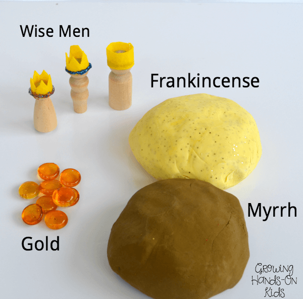 A Christmas themed Three Wise Men invitation to play with homemade play dough. 