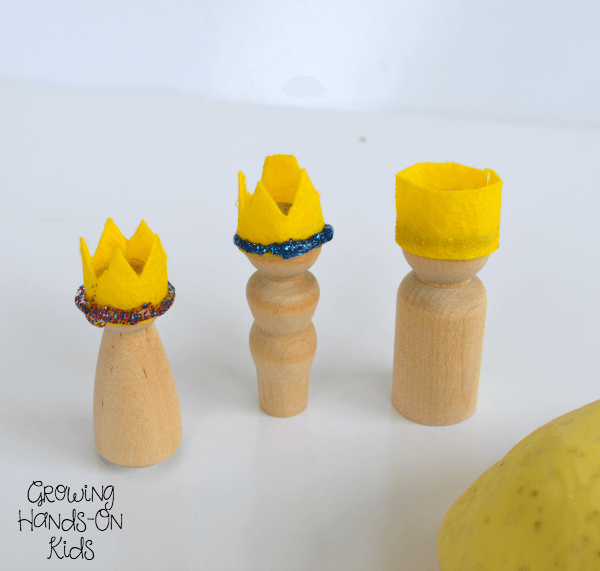 A Christmas themed Three Wise Men invitation to play with homemade play dough. 
