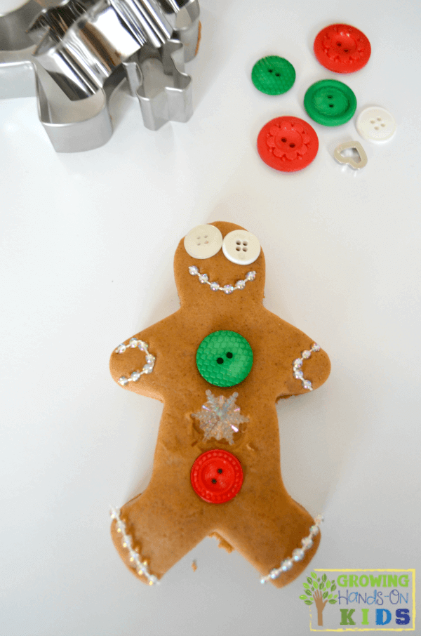 Gingerbread man play dough kit, perfect for quiet time or a gift for preschoolers.