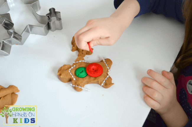 Gingerbread man play dough kit, perfect for quiet time or a gift for preschoolers.