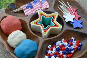 4th of July Invitation to Play with play dough for kids.