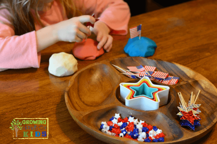 4th of July Invitation to Play with play dough for kids.